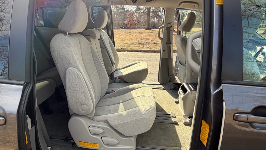 2014 Toyota Sienna Image 20