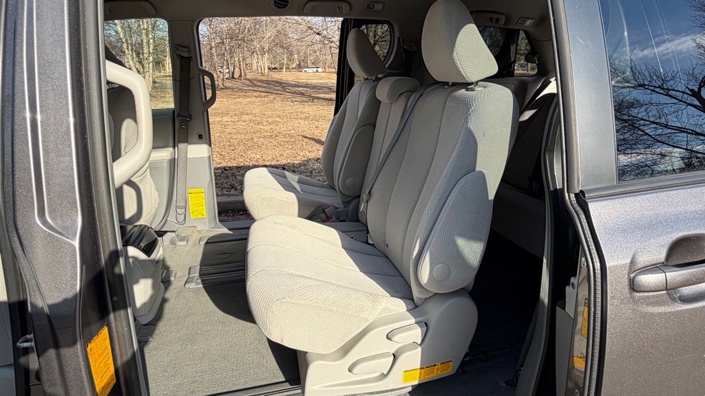 2014 Toyota Sienna Image 22