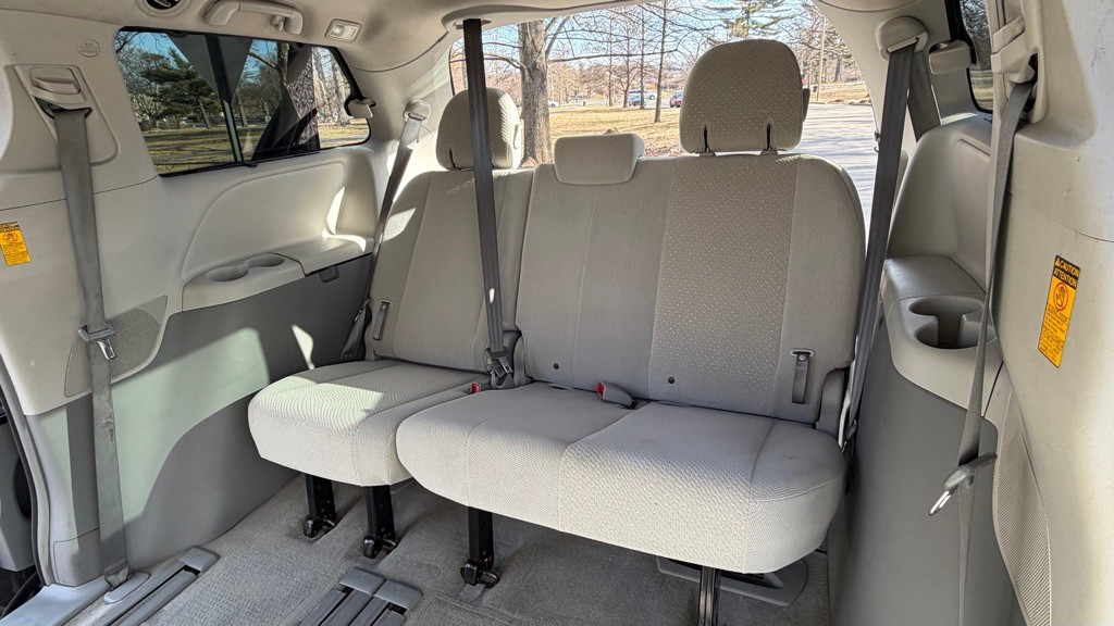 2014 Toyota Sienna Image 23