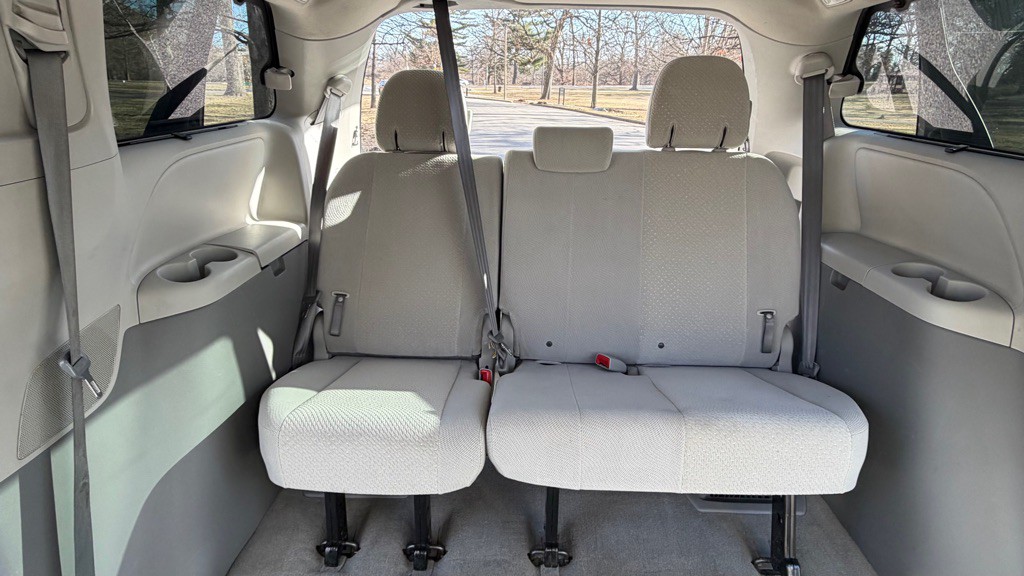 2014 Toyota Sienna Image 24