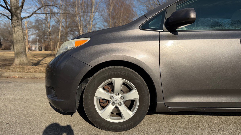 2014 Toyota Sienna Image 26