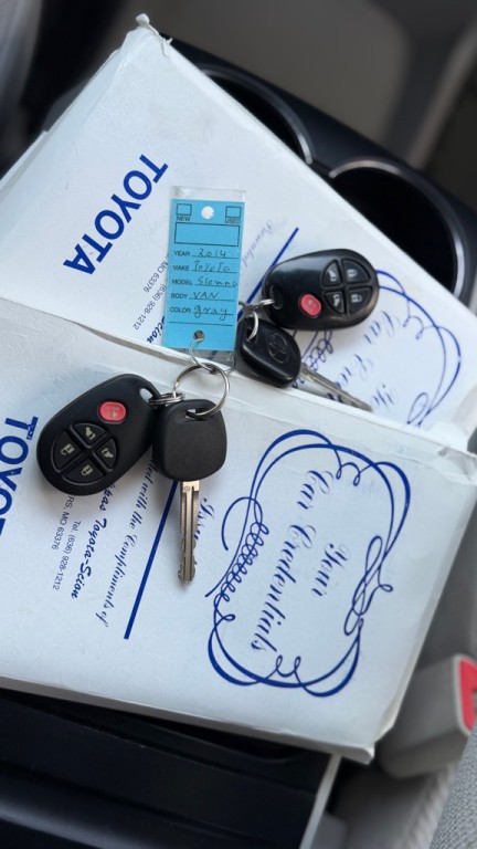 2014 Toyota Sienna Image 27