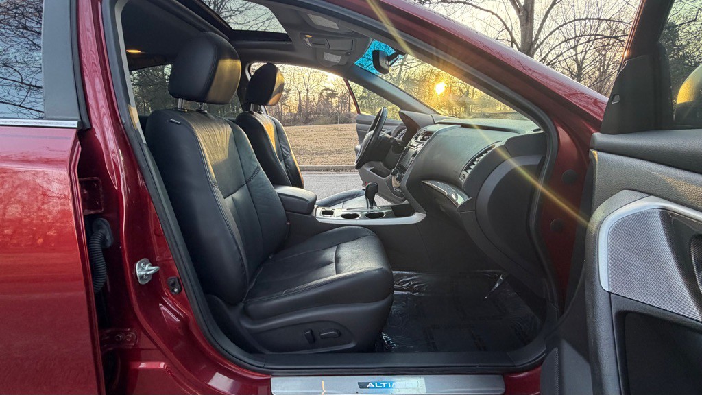 2015 Nissan Altima Image 12