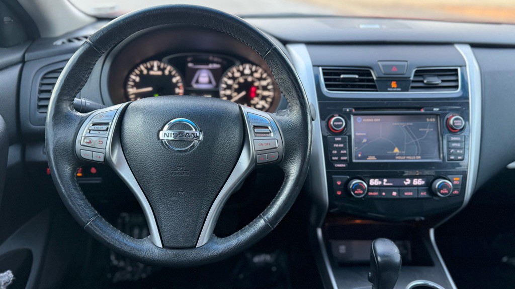 2015 Nissan Altima Image 16