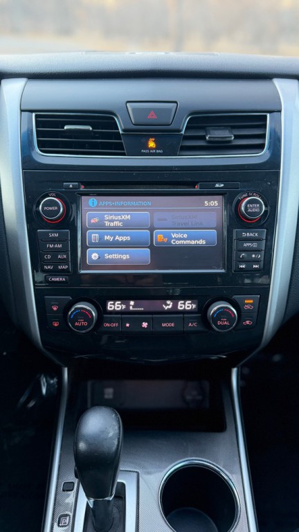 2015 Nissan Altima Image 19