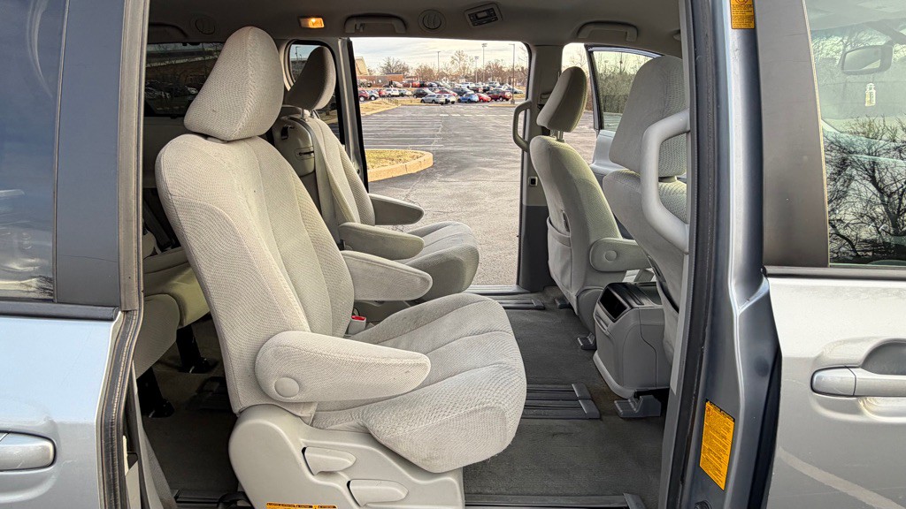 2013 Toyota Sienna Image 22