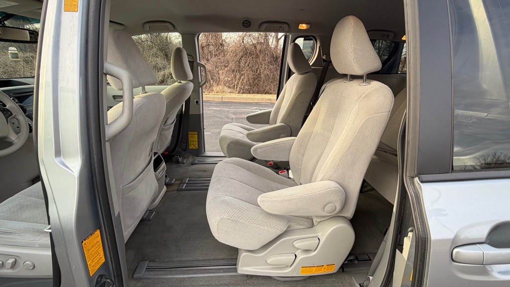 2013 Toyota Sienna Image 22