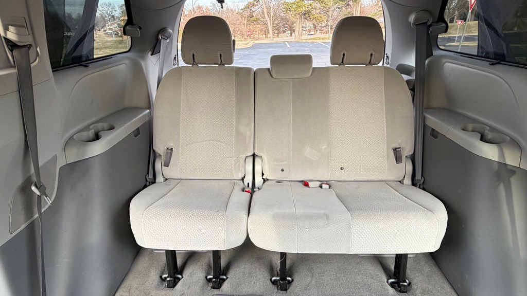 2013 Toyota Sienna Image 23