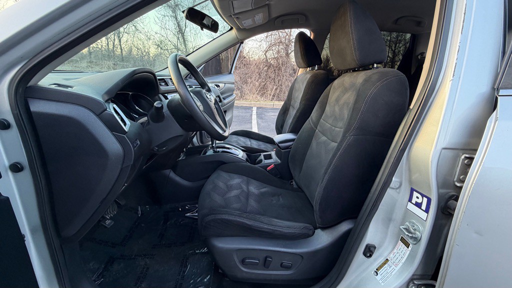 2016 Nissan Rogue Image 11