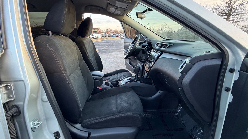 2016 Nissan Rogue Image 13