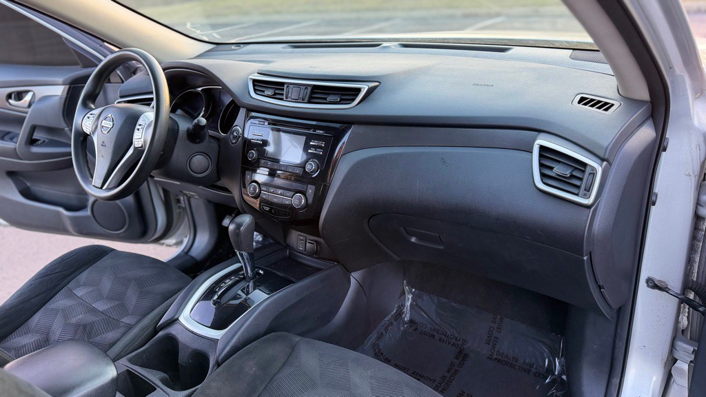 2016 Nissan Rogue Image 16