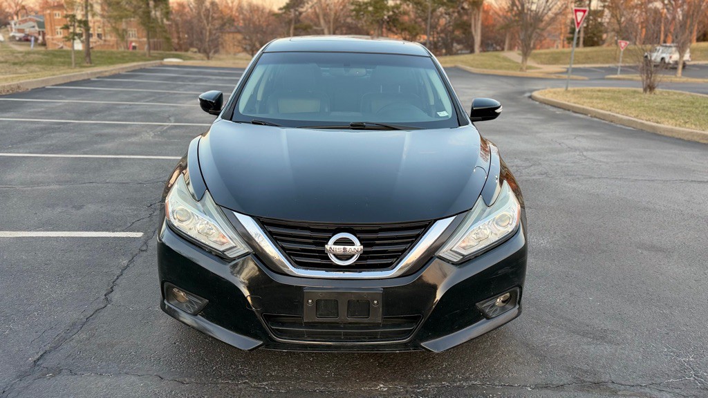 2017 Nissan Altima Image 2