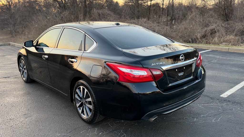 2017 Nissan Altima Image 7