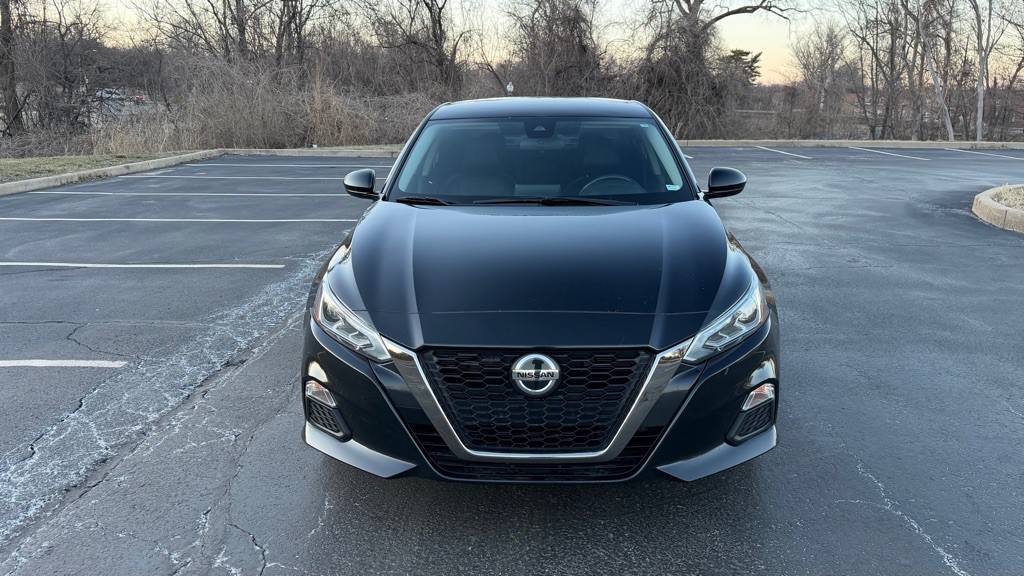 2022 Nissan Altima Image 2