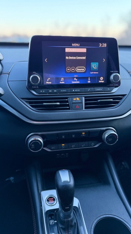 2022 Nissan Altima Image 18