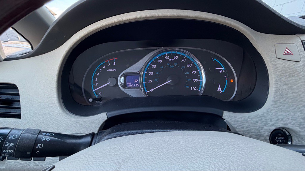 2012 Toyota Sienna Image 11