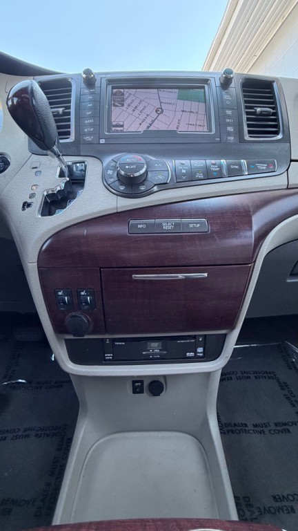 2012 Toyota Sienna Image 14