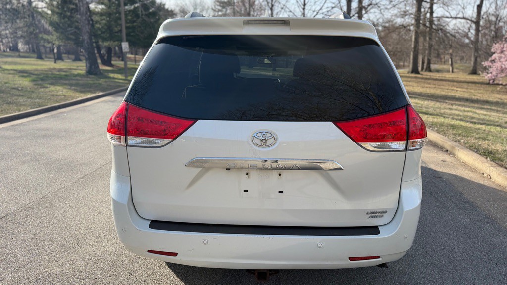2012 Toyota Sienna Image 20