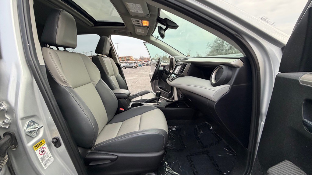 2015 Toyota Rav4 Image 12