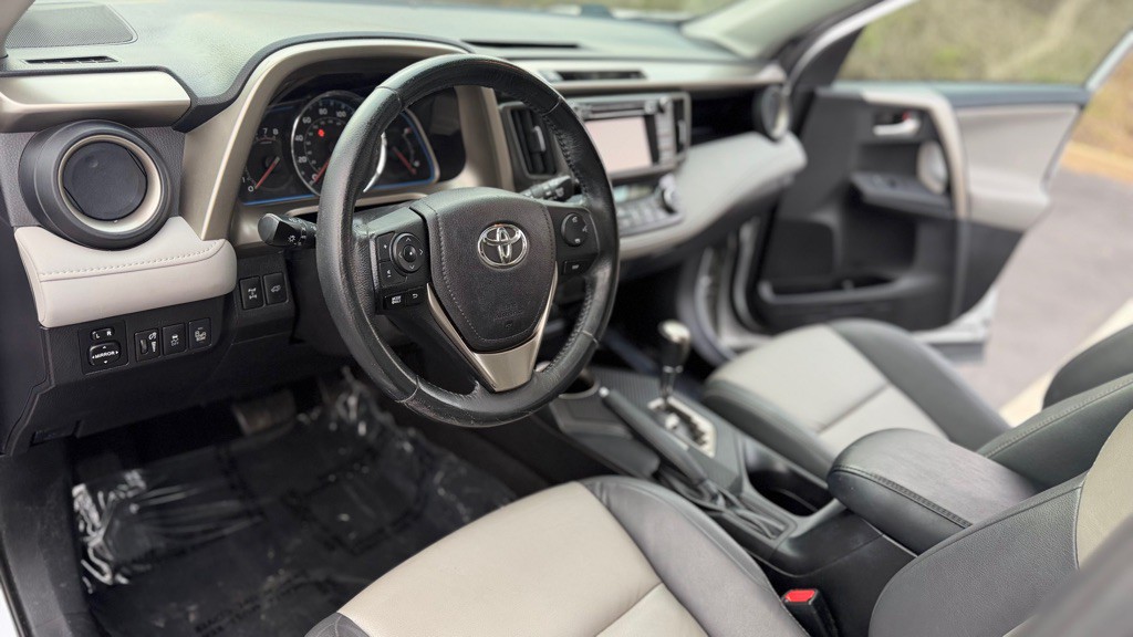 2015 Toyota Rav4 Image 13