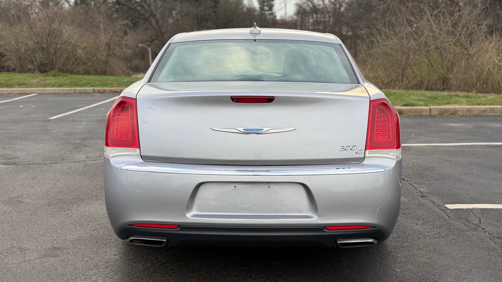 2016 Chrysler 300 Image 10