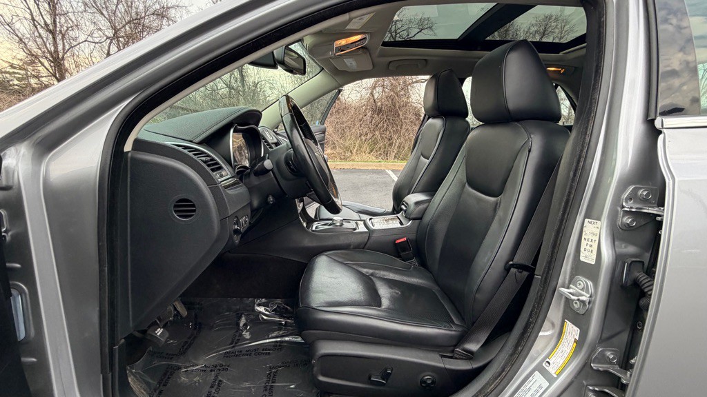 2016 Chrysler 300 Image 12