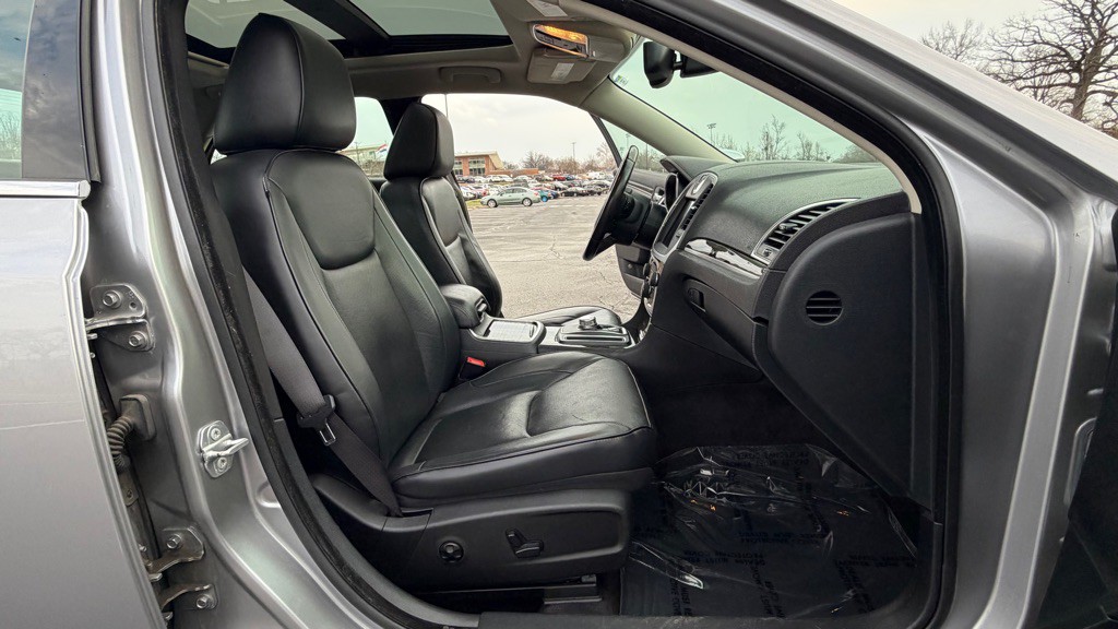 2016 Chrysler 300 Image 14