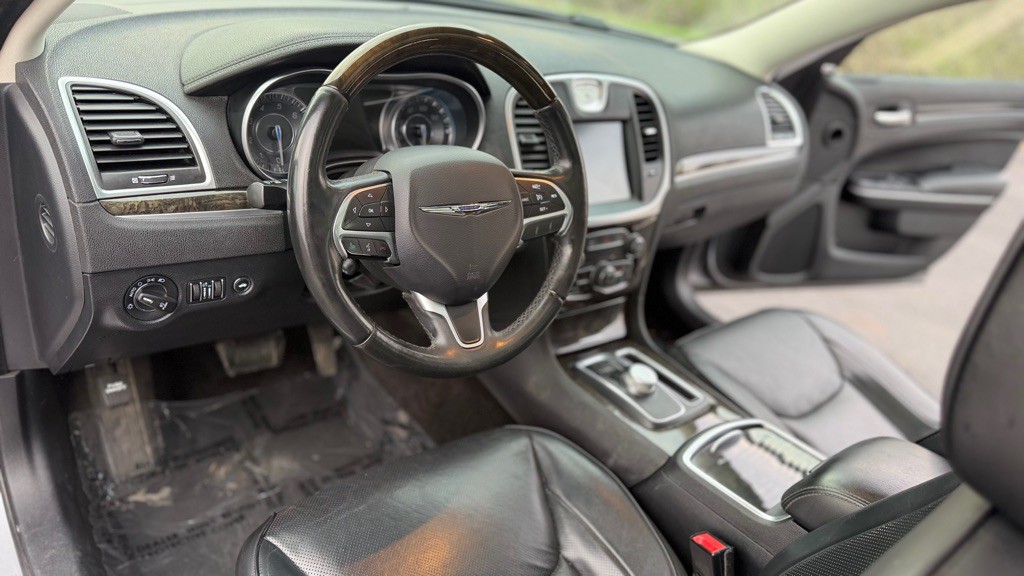 2016 Chrysler 300 Image 15