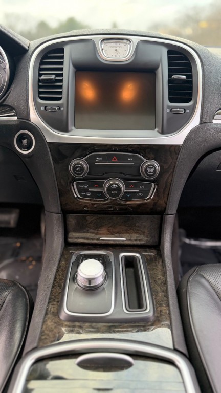 2016 Chrysler 300 Image 16