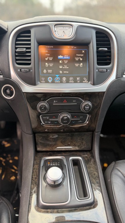 2016 Chrysler 300 Image 20