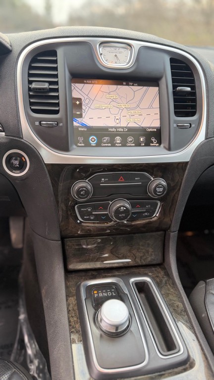 2016 Chrysler 300 Image 21