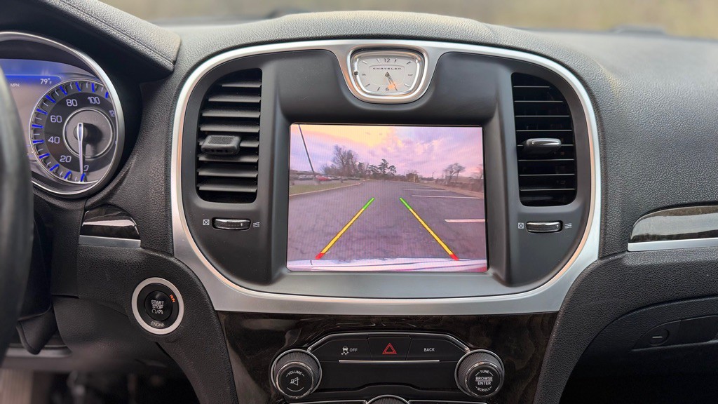 2016 Chrysler 300 Image 22