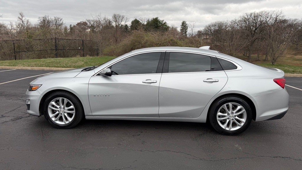 2017 Chevrolet Malibu Image 3