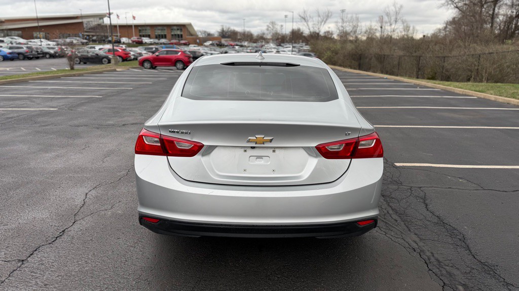 2017 Chevrolet Malibu Image 8