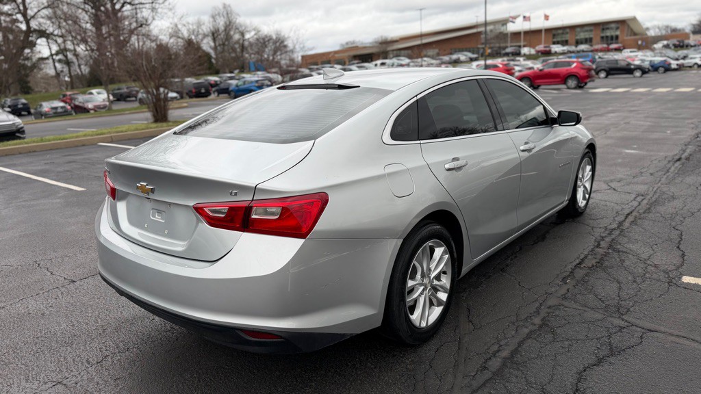 2017 Chevrolet Malibu Image 9
