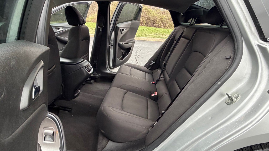 2017 Chevrolet Malibu Image 23