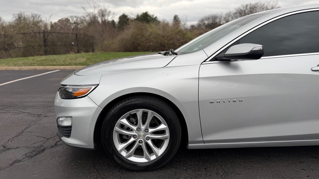 2017 Chevrolet Malibu Image 24