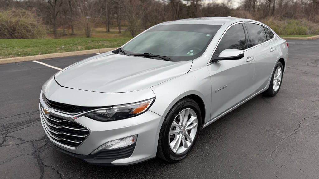 2017 Chevrolet Malibu Image 1
