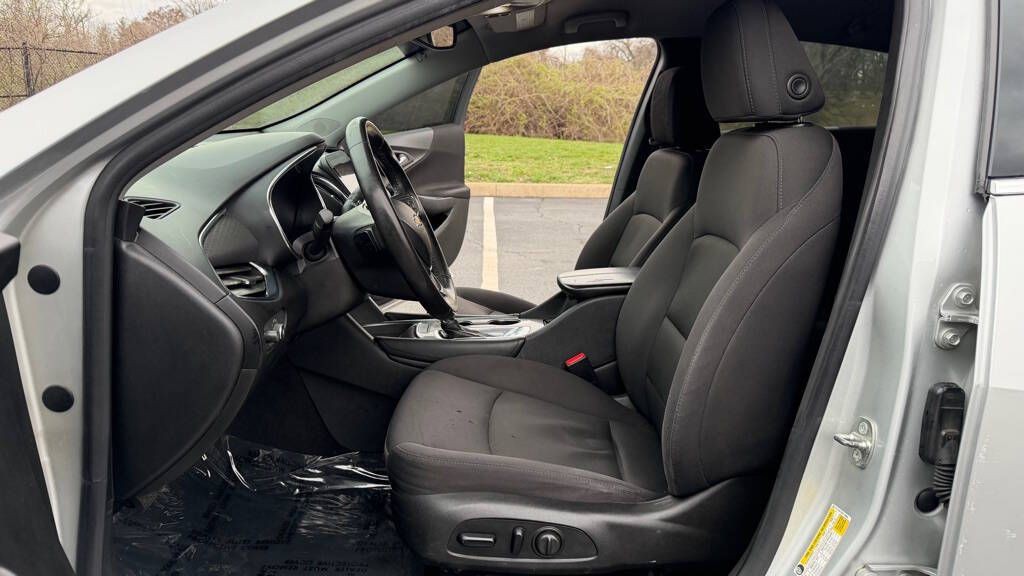 2017 Chevrolet Malibu Image 10