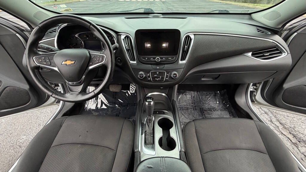 2017 Chevrolet Malibu Image 11
