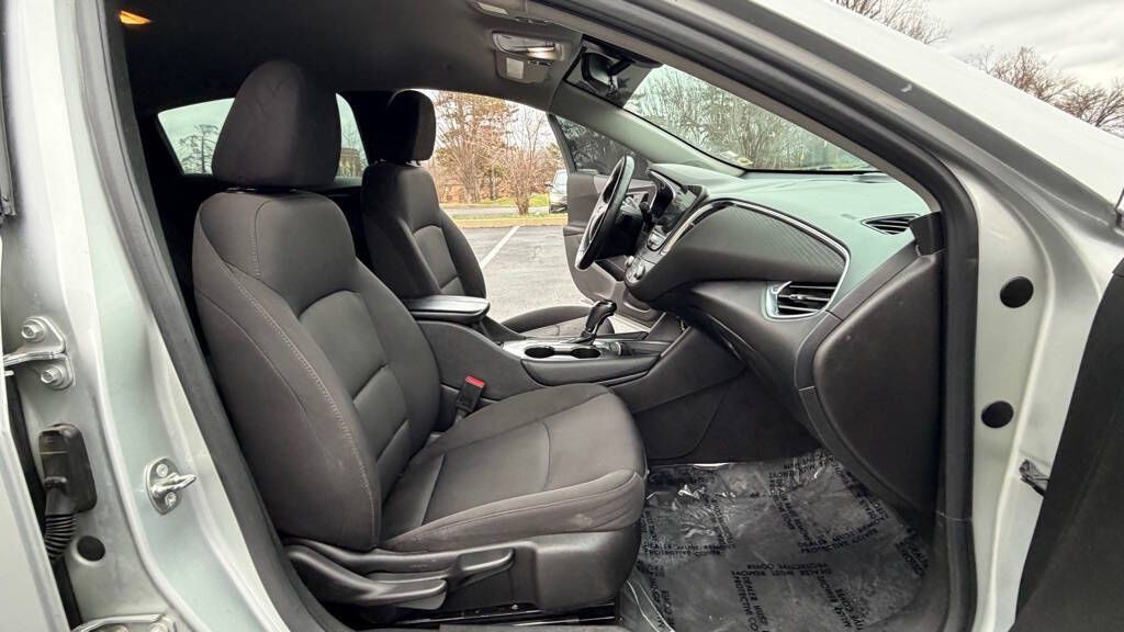 2017 Chevrolet Malibu Image 12