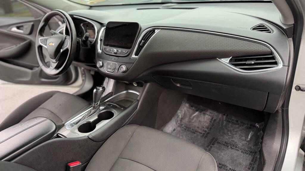 2017 Chevrolet Malibu Image 15