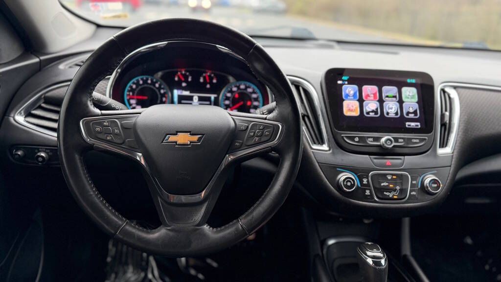 2017 Chevrolet Malibu Image 16