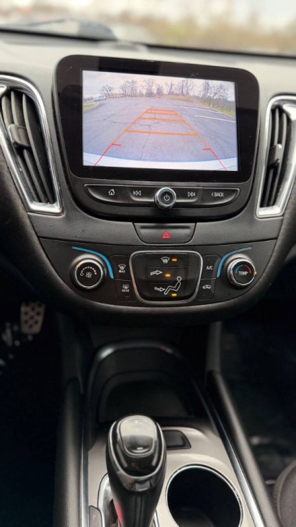 2017 Chevrolet Malibu Image 18