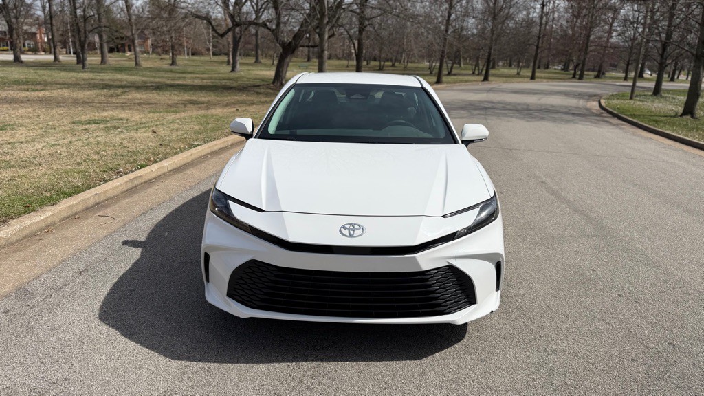 2025 Toyota Camry Image 2