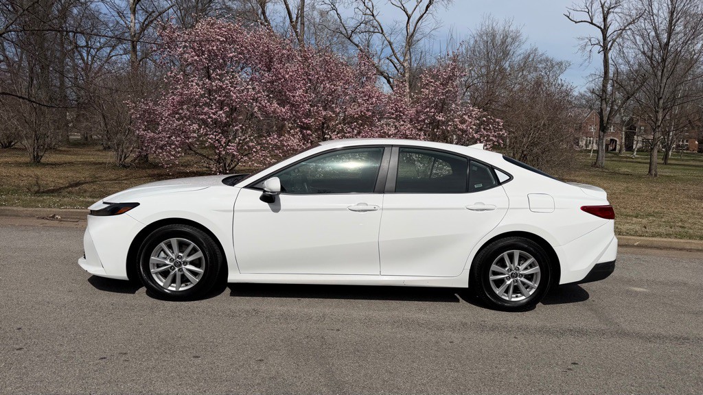 2025 Toyota Camry Image 3