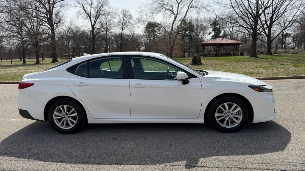 2025 Toyota Camry Image 6