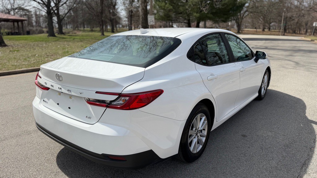 2025 Toyota Camry Image 9