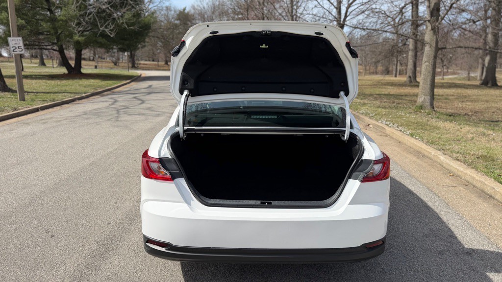 2025 Toyota Camry Image 11