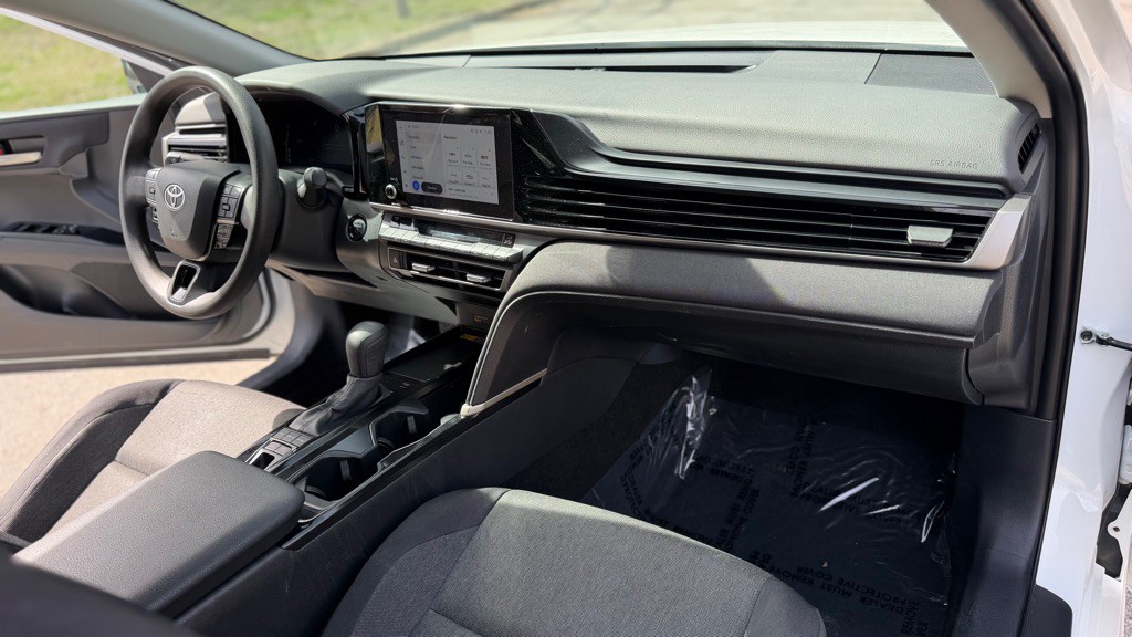 2025 Toyota Camry Image 17